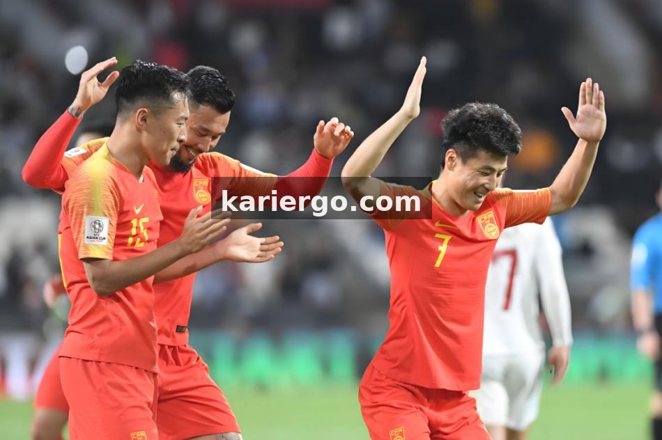YY体育 足球场上五个位置的职责科普：从门将到中锋各自在做什么